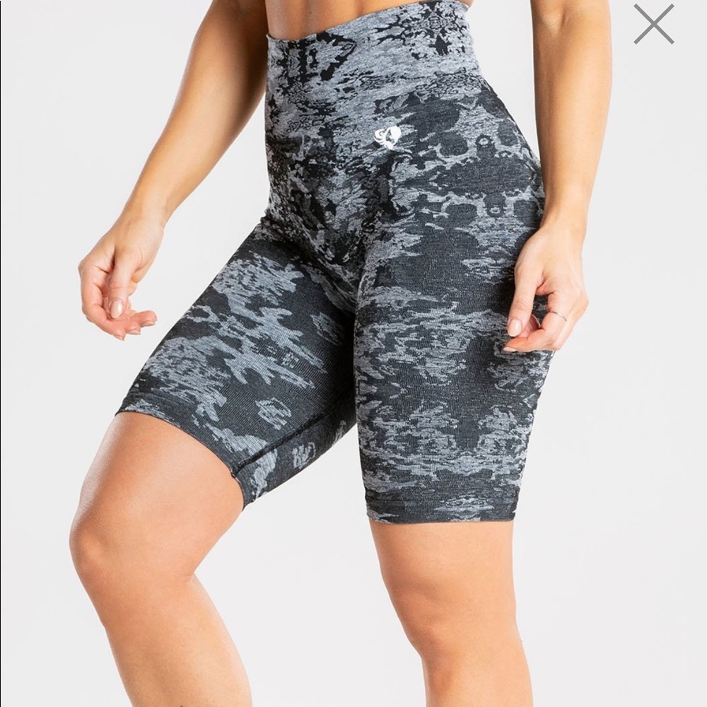 Women Best BLACK camo short